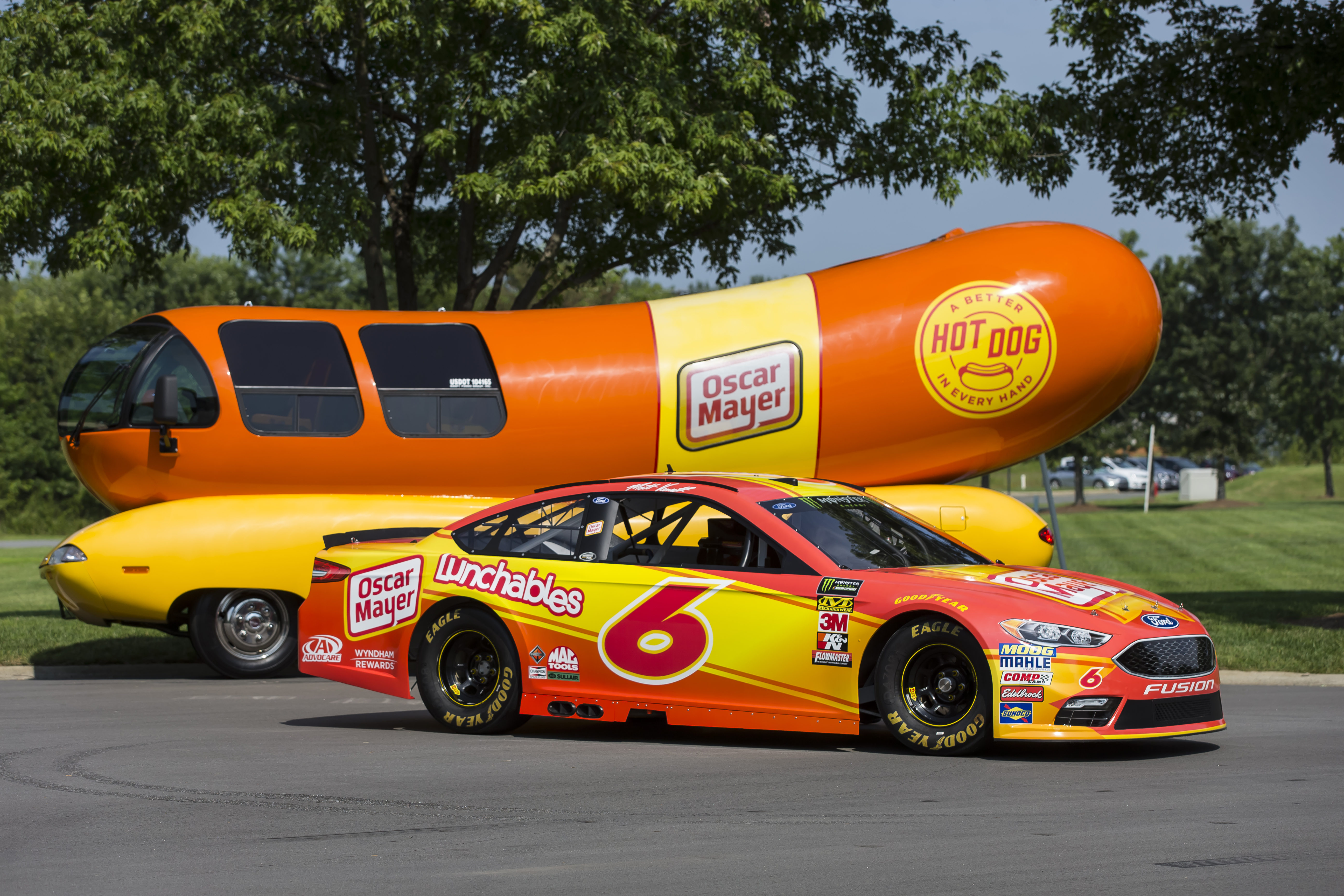 The Kraft Heinz Company Oscar Mayer Teams up with Roush Fenway Racing as Primary Partner of No